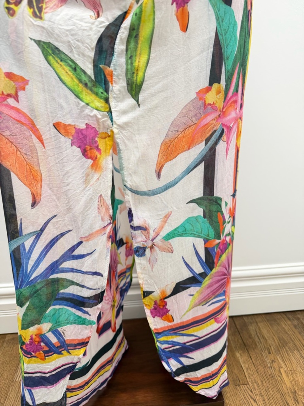 Trina Turk Treasure Cove Cover-Up Caftan Floral White Size Small/Medium - Picture 7 of 13
